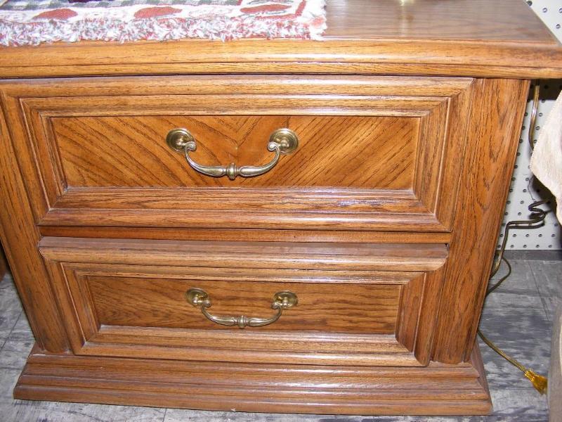 lot 524 image: Side Table with 2 drawers, 26.5 w...