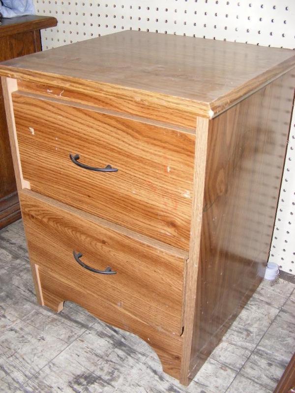 lot 525 image: Small Side Table with 2 drawers...
