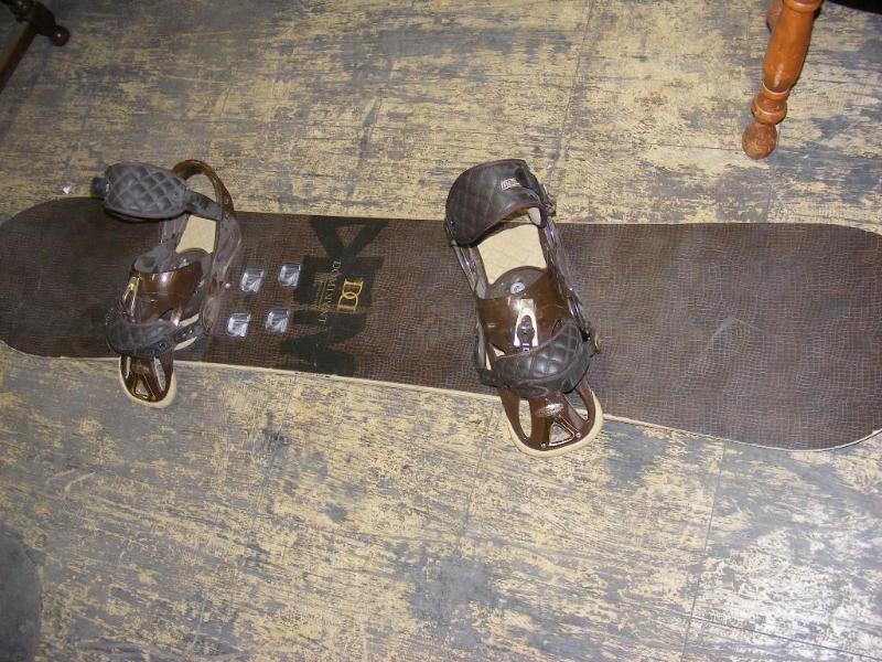 lot 533 image: Dominant Snowboard with travel case...