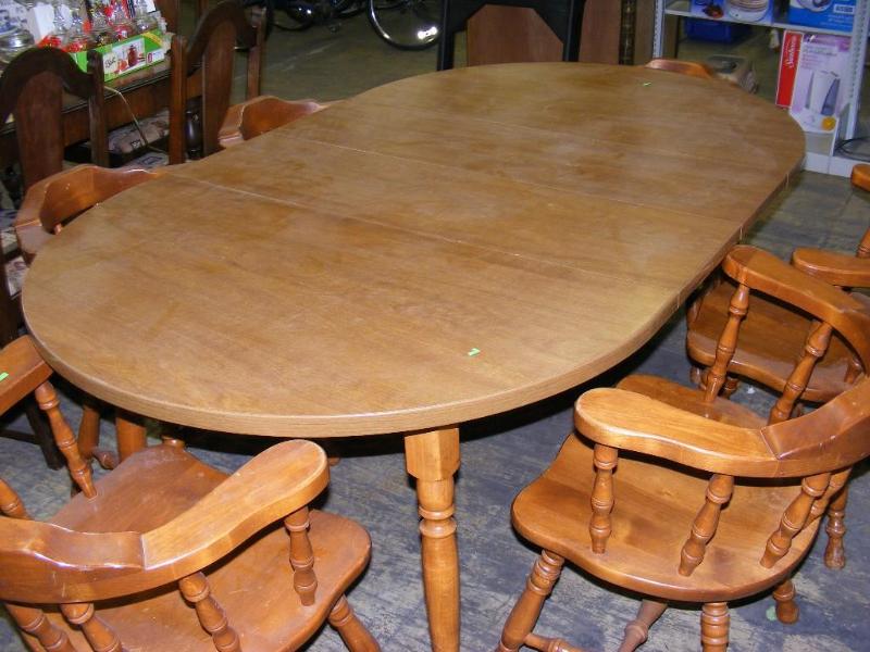 lot 536 image: Dining Room Set, Table has two leav...