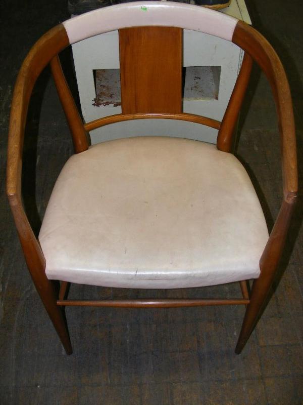 lot 552 image: round back chair