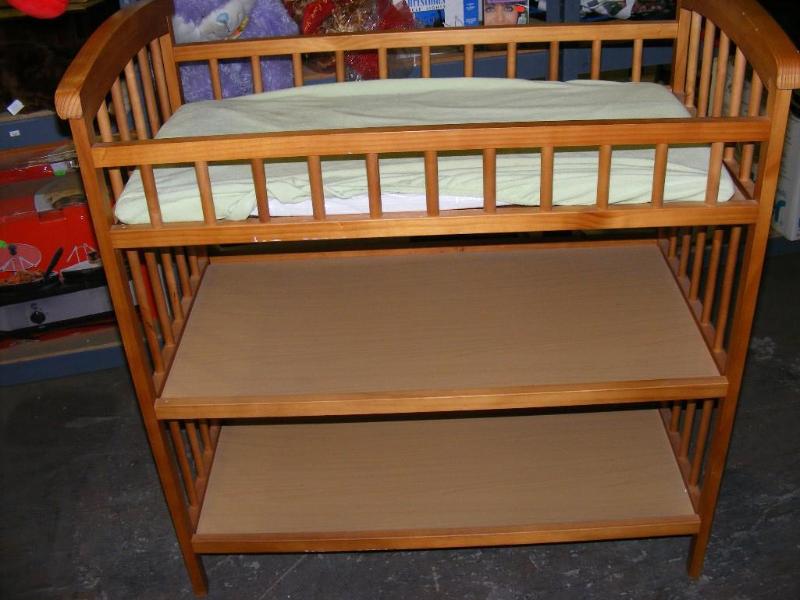 lot 553 image: Baby Changing Station, 38 tall, 2...