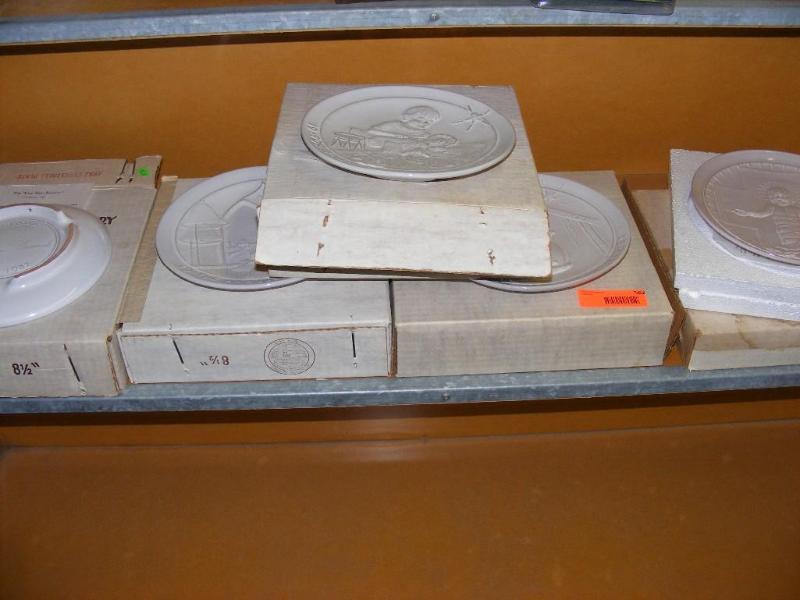 lot 562 image: 5 Frankoma Christmas Plates...