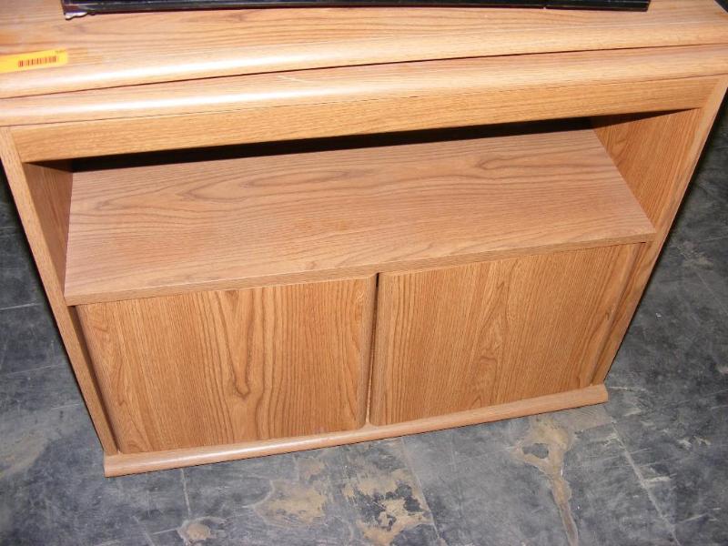 lot 569 image: TVEntertainment Stand, swivel top....