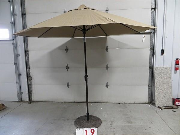 lot 18 image: Coral Coat 9 ft Sunbrella&nbspDelu...