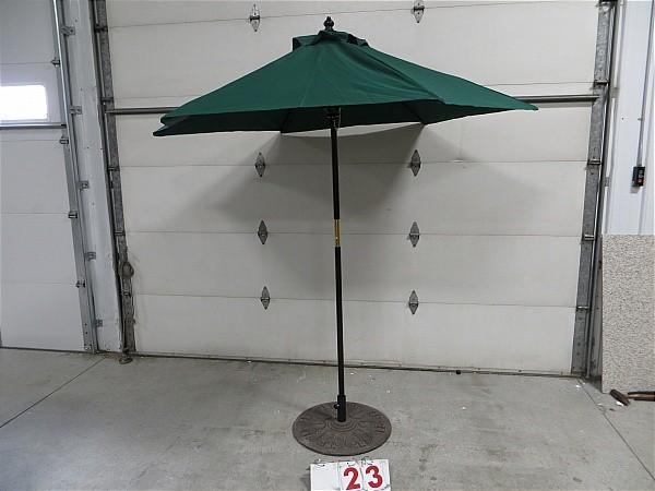 lot 23 image: Key Largo 7.5 Ft Wood Market Umbrel...
