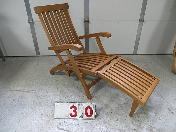 lot 30 image: Dorado Steamer Deck Lounge Chair. A...