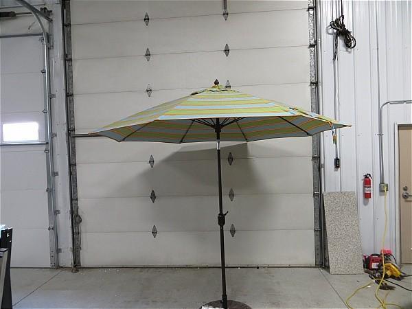 lot 42 image: Galtech&nbsp9 ft. Aluminum patio u...