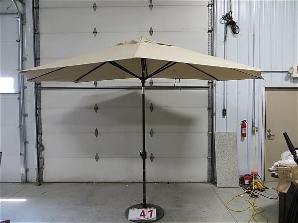 lot 47 image: Galtech 11 x 8 ft. Aluminum Oval Sh...