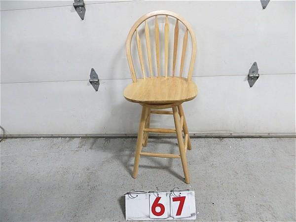 lot 67 image: Winsome Windsor 24 in. Swivel Count...