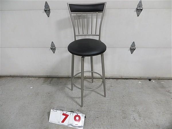 lot 79 image: Hillsdale Benson 30 in. Swivel Bar ...