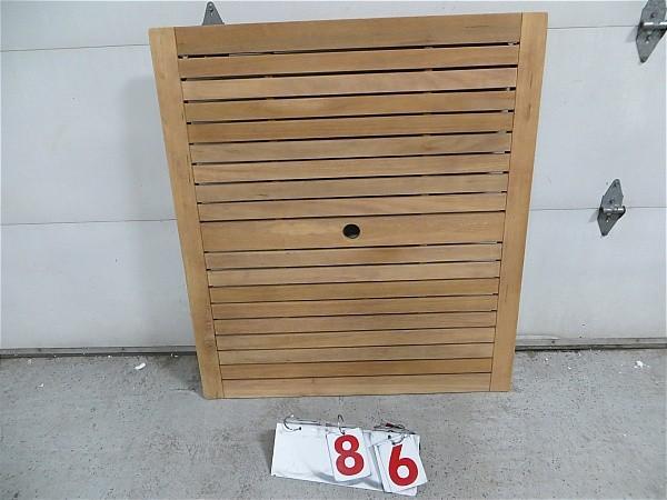 lot 86 image: Oxford Garden 45" Hampton Dini...