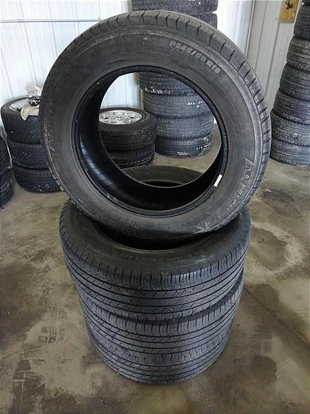 SEt of 4 tires. 24560-18 Michelins...