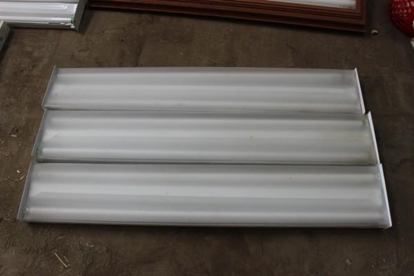 Lot of 3&nbsp 4 foot florescent l...