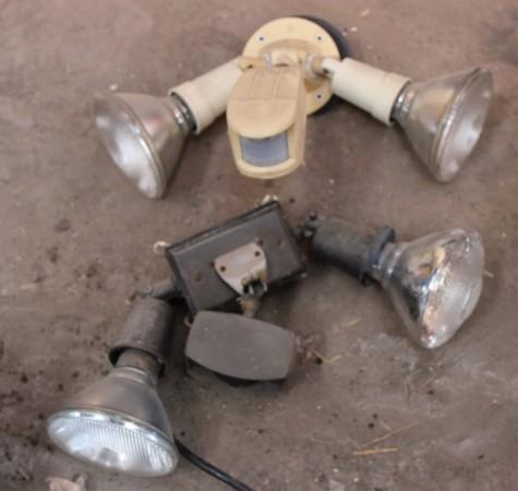 Outdoor motion light fixtures with...