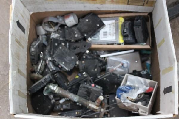 Box of breakers sqaure D...