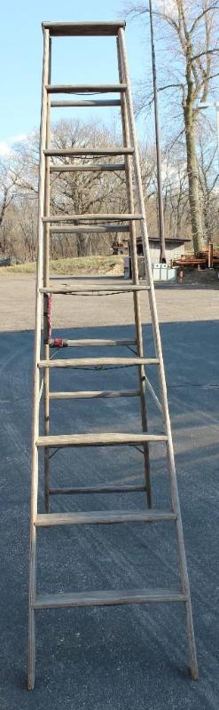 10 FT Wood Ladder Heavy Duty Indus...