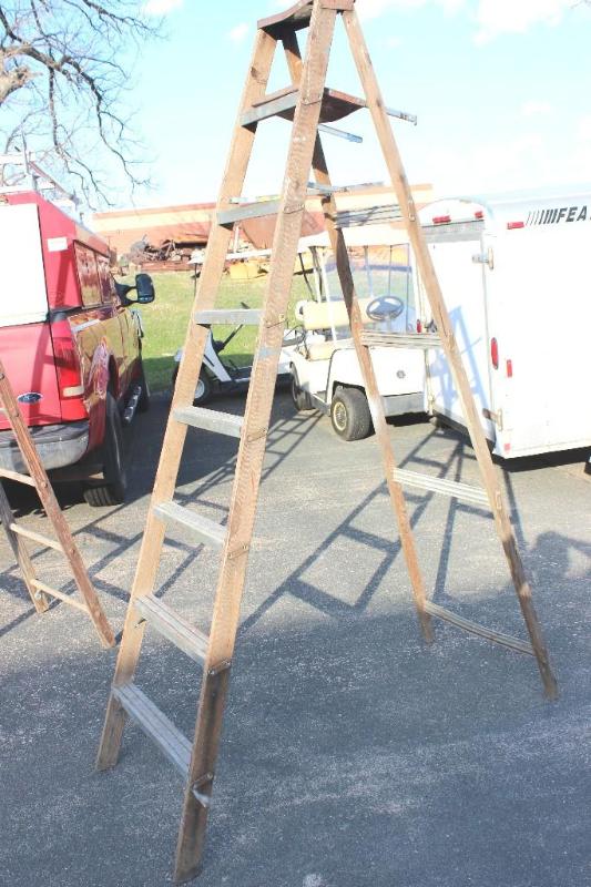 8 FT Wood Ladder Heavy Duty  250 L...