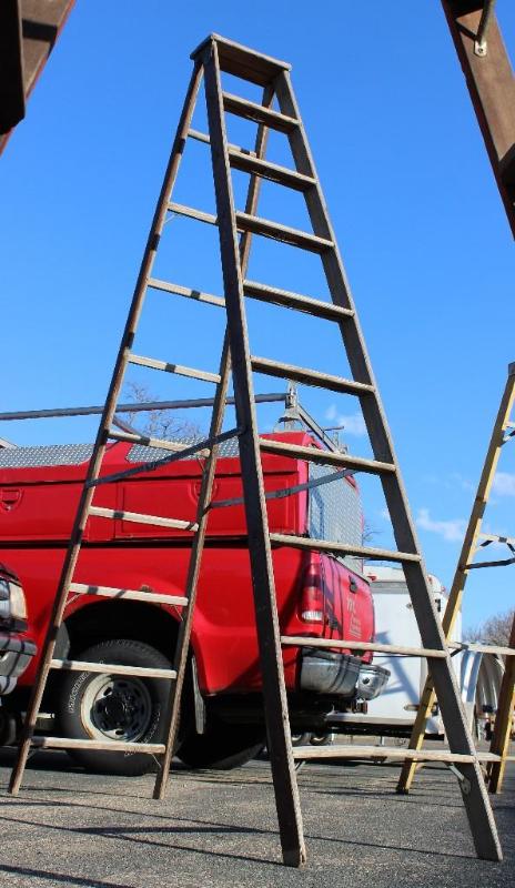 10 FT Wood Ladder Heavy Duty Indus...
