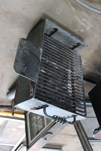Charcoal picnic grill with adjusta...