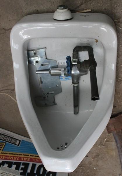 Porcelain&nbspurinal and valve an...