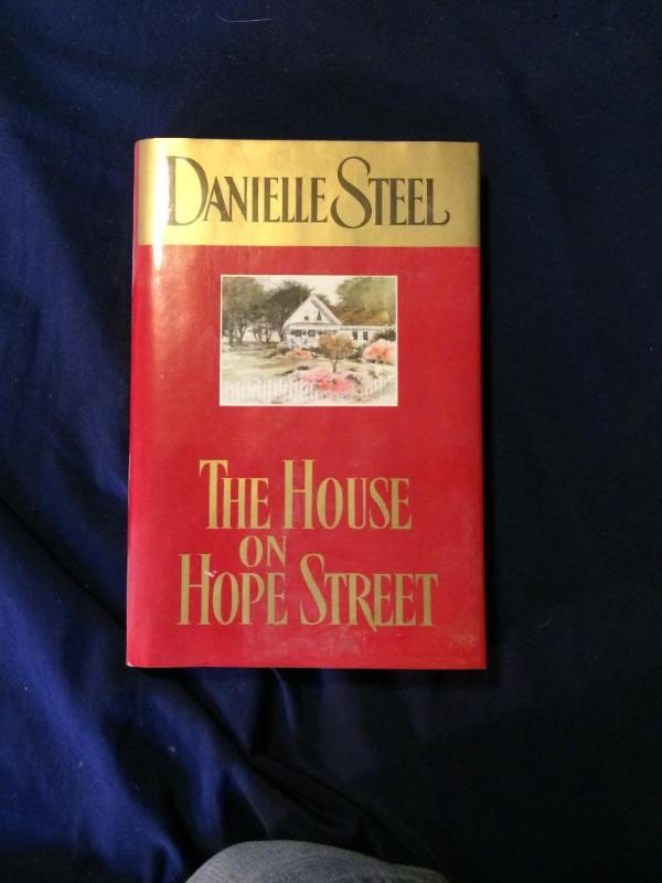 Danielle Steel The House on Hope St...