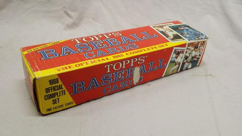 lot 164 image: Complete set of Topps 1998 Baseball...