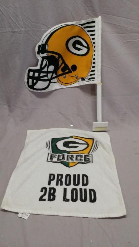 lot 34 image: Green Bay Packers car flag and touc...