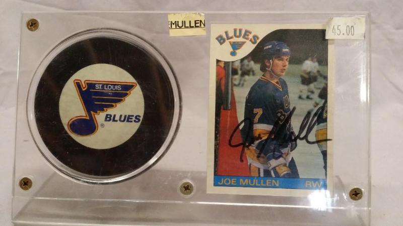 lot 39 image: Signed Hockey card and un signed pu...