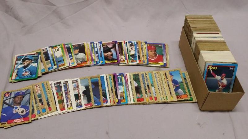 lot 85 image: 500 Baseball cards. mixed Coolstuf...