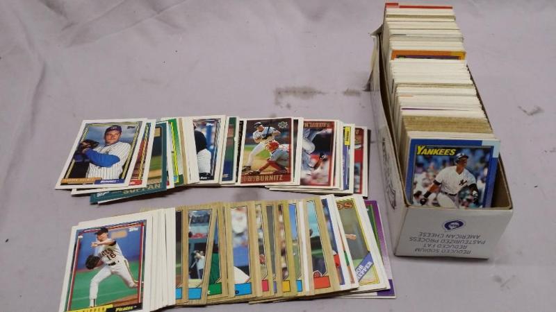 lot 86 image: 500 Baseball cards. mixed&nbspCoo...