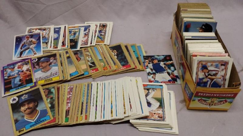 lot 87 image: 500 Baseball cards. mixed&nbspCoo...