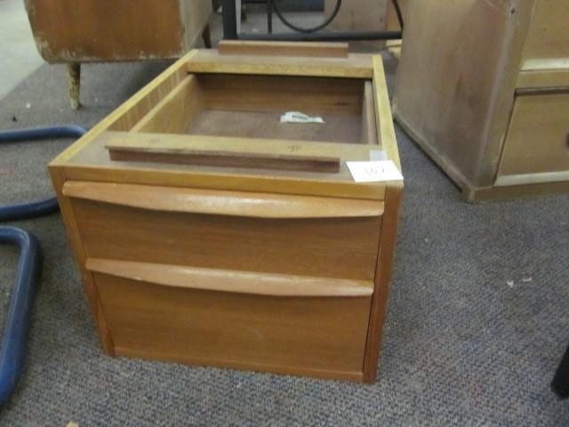 Small solid wood drawer unit, proje...