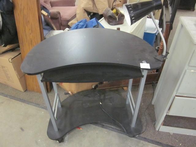 Student computer desk with lamp. &n...