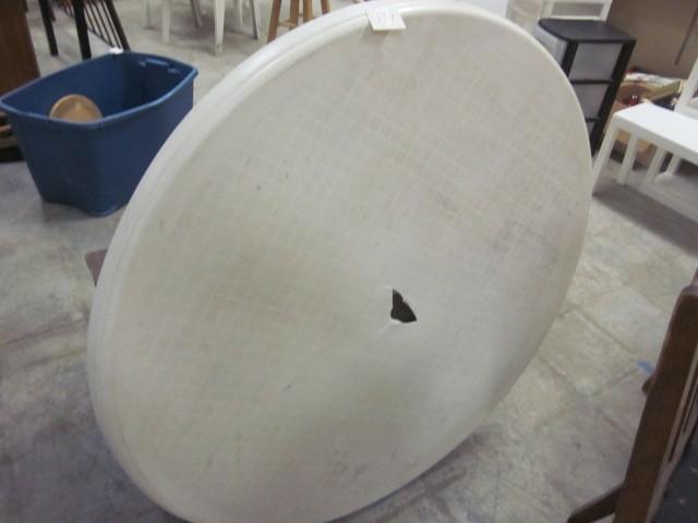Outdoor white plastic round table w...