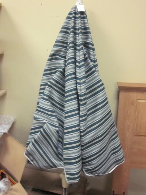 Outdoor umbrella, missing base pole...
