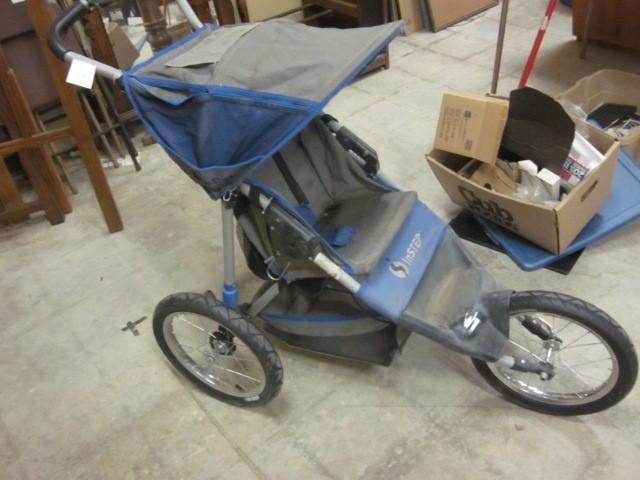 In Step jogging stroller. &nbspDus...