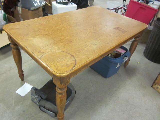 Solid oak dining table. &nbsp...