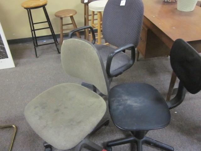 Lot of (3) office chairs....