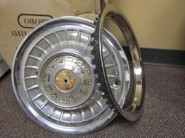Miscellaneous hub cap and (4) chrom...