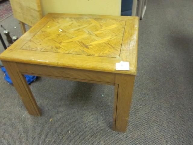26 in. x 23 in. solid oak side tabl...