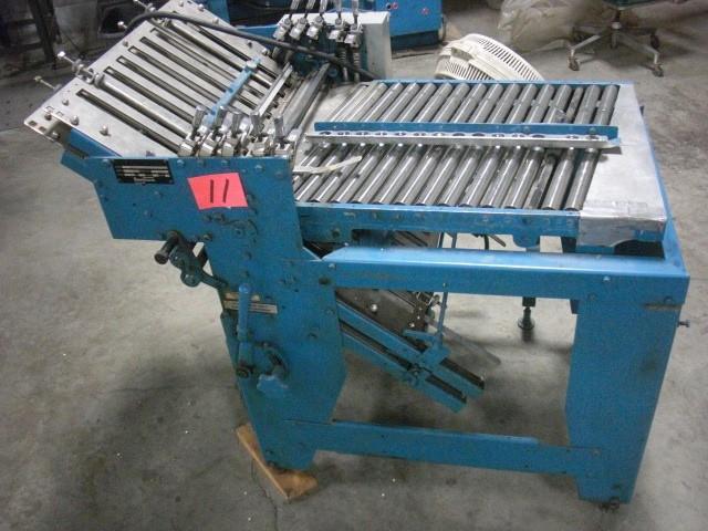 lot 11 image: FOLDING MACHINE