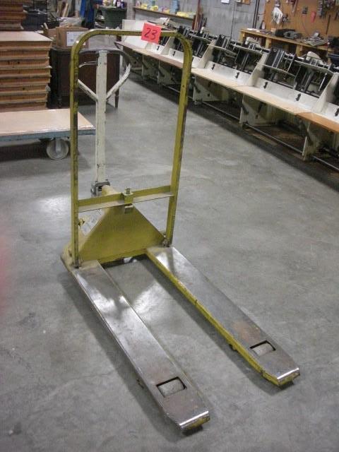 lot 23 image: Pallet Jack