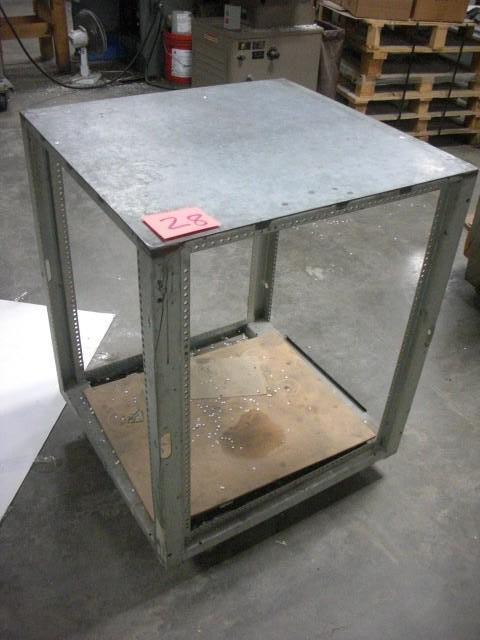 lot 28 image: Heavy Duty rolling cart