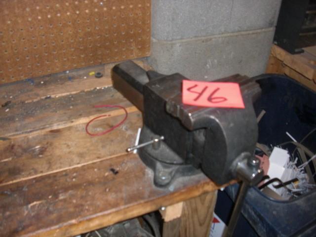 lot 46 image: Vise