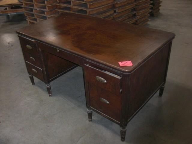 lot 50 image: Desk