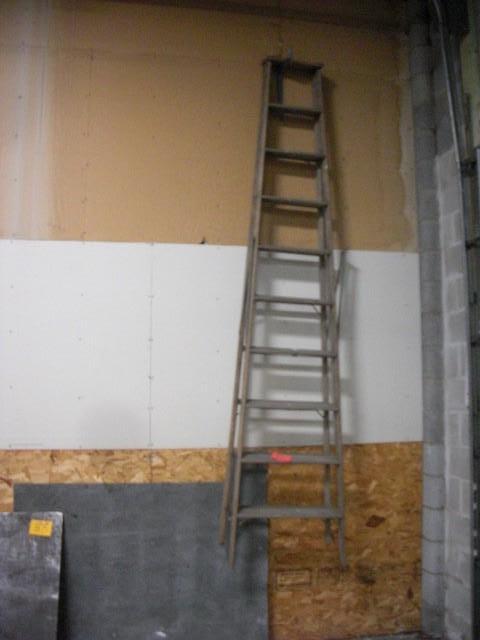 lot 86 image: Ladder