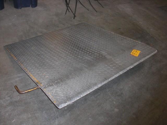 lot 91 image: Very heavy duty DOCK PLATE.. 48 in ...