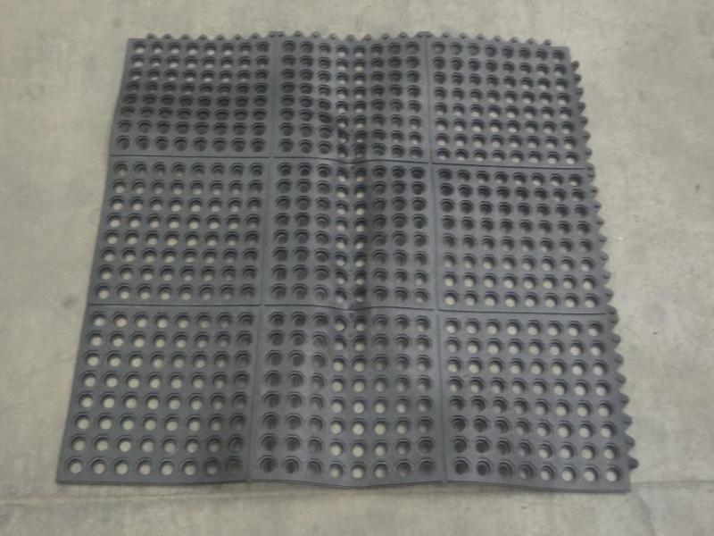lot 170 image: New 36&quotx36" Rubber Work S...