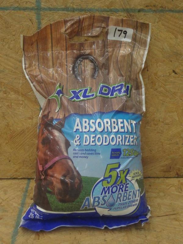 lot 179 image: 25# Bag Of Bedding Absorbant & ...